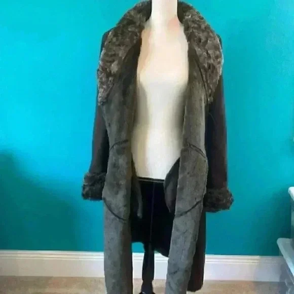 Vintage faux fur jacket in size 6 - Picture 4 of 5